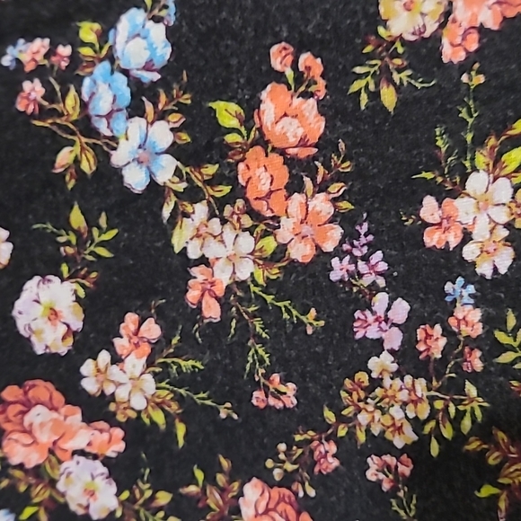 V-Neck Longsleeve Croptop - Picture 3 of 4